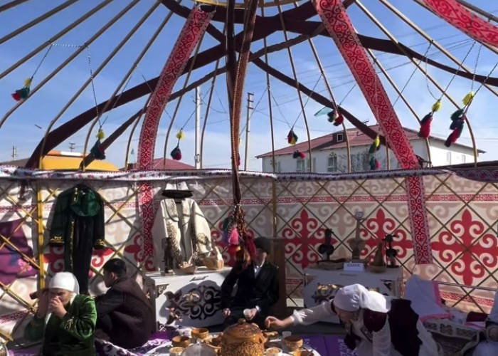 Наурыз мерекесін атап өту аясында «Құрық порты» ЖШС өкілдері Қарақия ауданы әкімдігі ұйымдастырған Құрық ауылындағы мерекелік іс-шараға қатысты